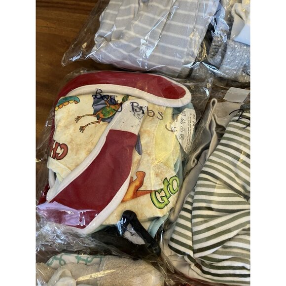Large Lot Newborn/Infant (0-3 Months) (3-6 Months) Clothes Bibs Sleepers - Picture 7 of 16